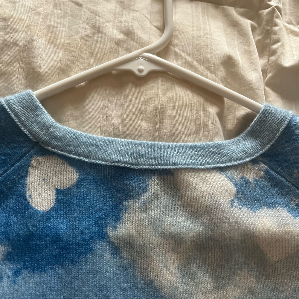 Kinross Cashmere Dreamy Hearts Pullover. Light Blue. Size M. - Picture 3 of 14